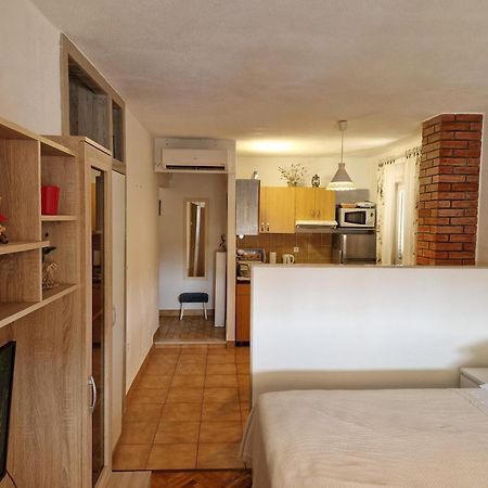 Studio Apartment Riva Sumartin Zewnętrze zdjęcie